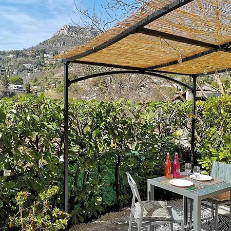 2 Pieces + Terrasse Entoure De Verdure *